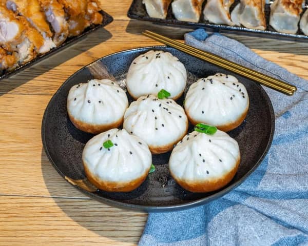Pan-fried pork buns